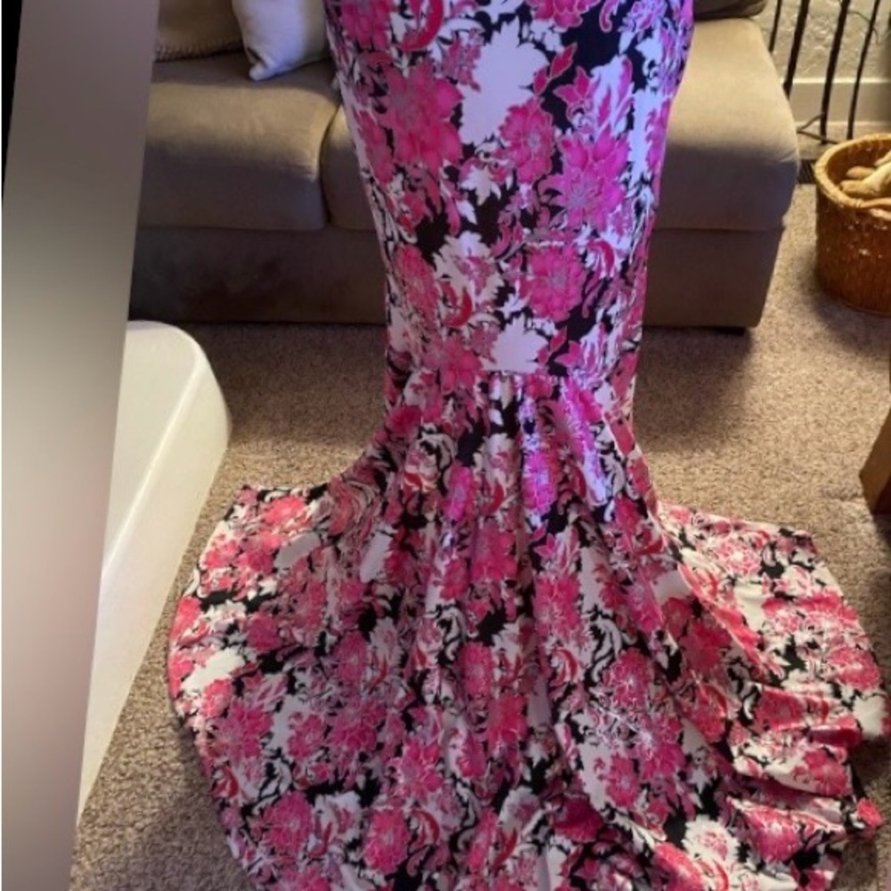 Elegant Pink Floral Halter Designer Dress 🌺 - Picture 9 of 11